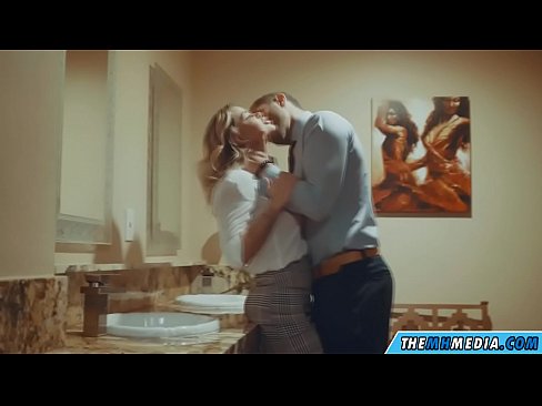 ❤️ جڏهن هڪ busty سنهري اوھان کي هڪ عوامي آرام روم ۾ seduces ☑ تي sd.pornodil.ru